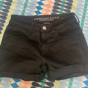 american eagle black midi shorts!